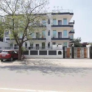 Hotel Leaf 9, Cyber Near Ambience Mall